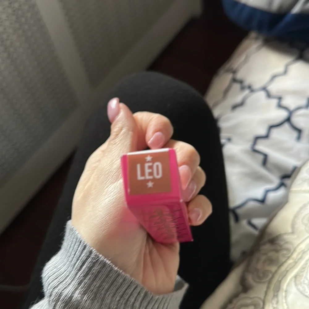 JEFFREE star velour liquid lipstick - Picture 3 of 3